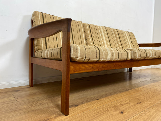 WMK I Stilvolles skandinavisches Mid-Century Sofa von Komfort mit gestreiftem beigem Originalbezug & Teakholz Rahmen