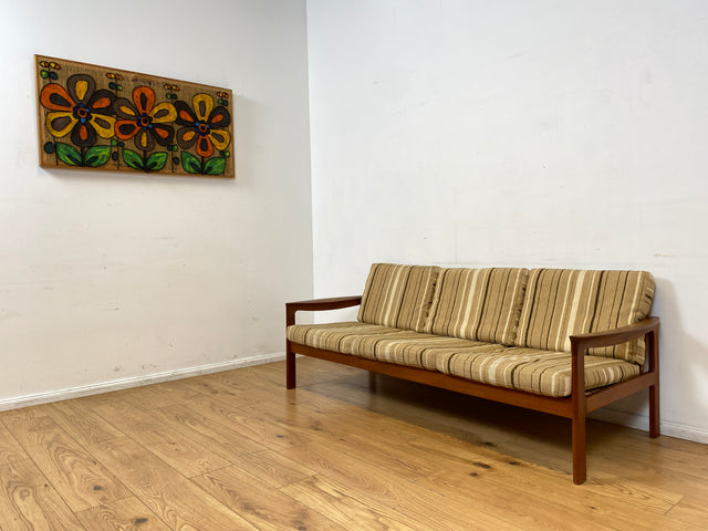 WMK I Stilvolles skandinavisches Mid-Century Sofa von Komfort mit gestreiftem beigem Originalbezug & Teakholz Rahmen