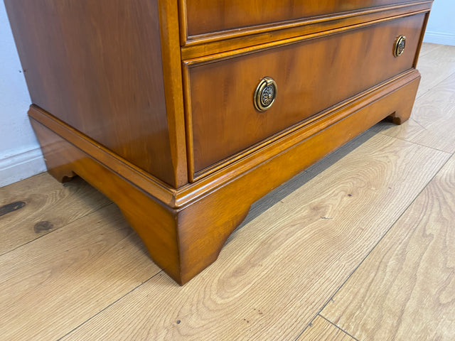 Hochwertige Stilmöbel Kommode , ein Original von Heldense im Stile des Biedermeier mit Schubladen
