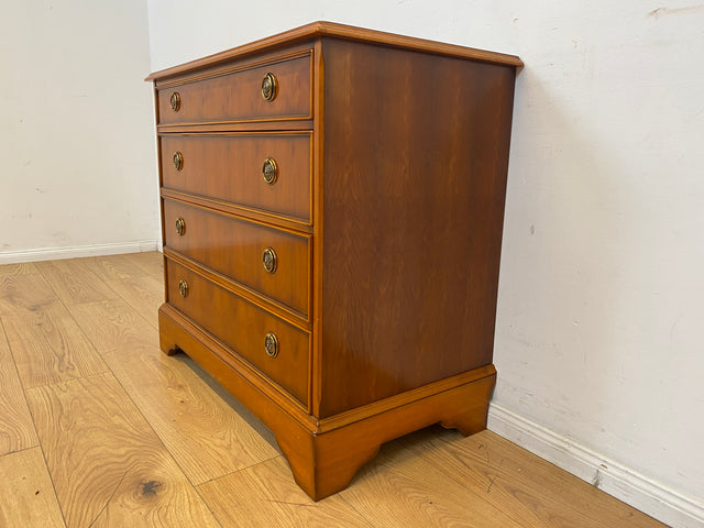 Hochwertige Stilmöbel Kommode , ein Original von Heldense im Stile des Biedermeier mit Schubladen