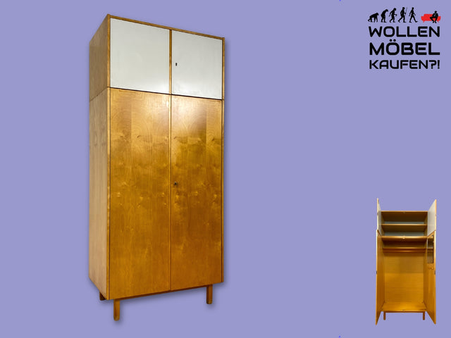 Ein VEB Hellerau Original I Stilvoller jedoch etwas abgenutzter Mid-Century Kleiderschrank 794/1 aus 1967 mit Aufsatz I Schrank Schlafzimmerschrank Vintage Retro 60er I