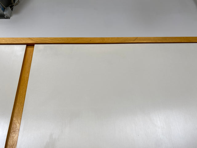 Ein VEB Hellerau Original I Stilvoller jedoch etwas abgenutzter Mid-Century Kleiderschrank 794/1 aus 1967 mit Aufsatz I Schrank Schlafzimmerschrank Vintage Retro 60er I