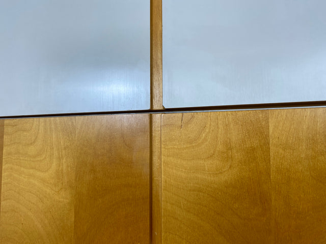 Ein VEB Hellerau Original I Stilvoller jedoch etwas abgenutzter Mid-Century Kleiderschrank 794/1 aus 1967 mit Aufsatz I Schrank Schlafzimmerschrank Vintage Retro 60er I