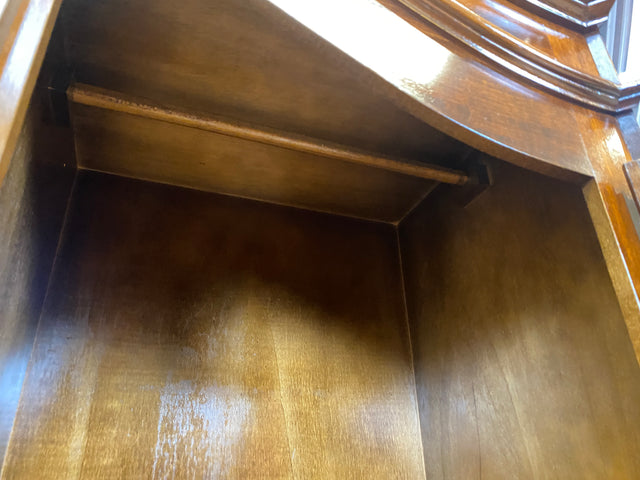 Hochwertiger Vintage Kleiderschrank in antikem Stil mit Schubladen