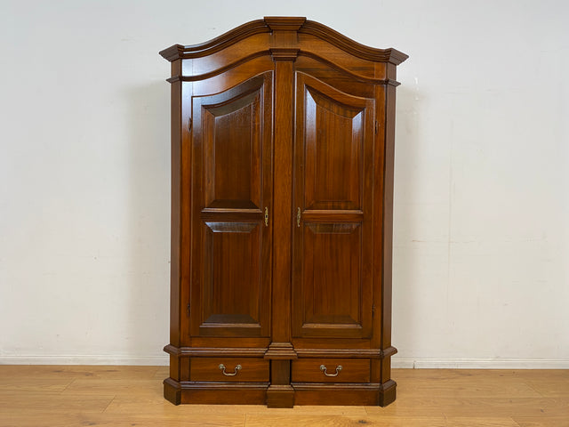Hochwertiger Vintage Kleiderschrank in antikem Stil mit Schubladen