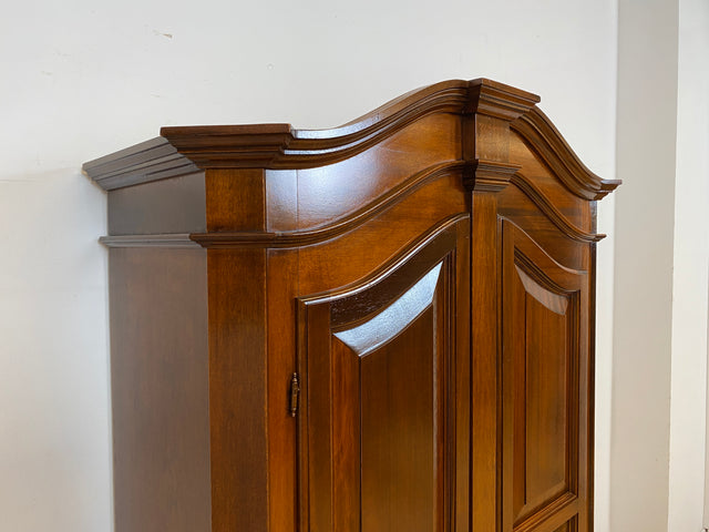Hochwertiger Vintage Kleiderschrank in antikem Stil mit Schubladen