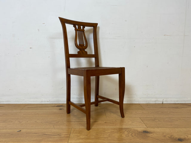 Eleganter und sehr gut erhaltener handverzierter Vintage Stuhl im antiken Stil mit Geflecht I Esszimmerstuhl Holzstuhl Küchenstuhl Dining Chair Jugendstil Stilmöbel I