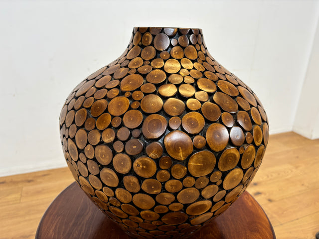 Einzigartige große Vintage Vase I in Handarbeit mit echten Holzscheiben verkleidetes Unikat