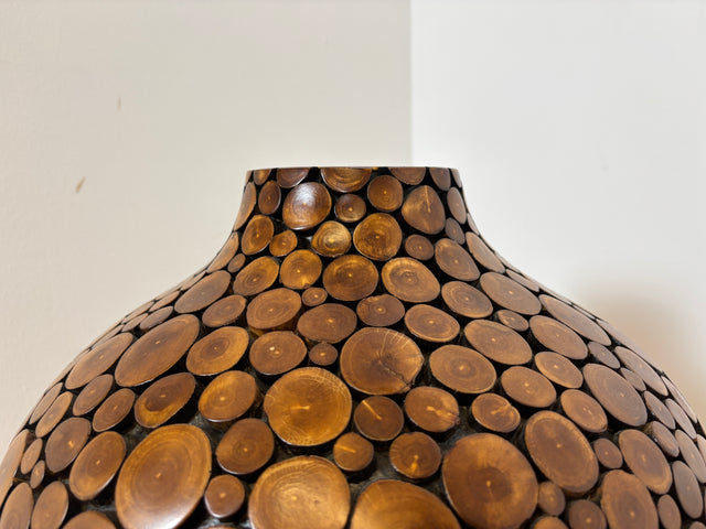 Einzigartige große Vintage Vase I in Handarbeit mit echten Holzscheiben verkleidetes Unikat