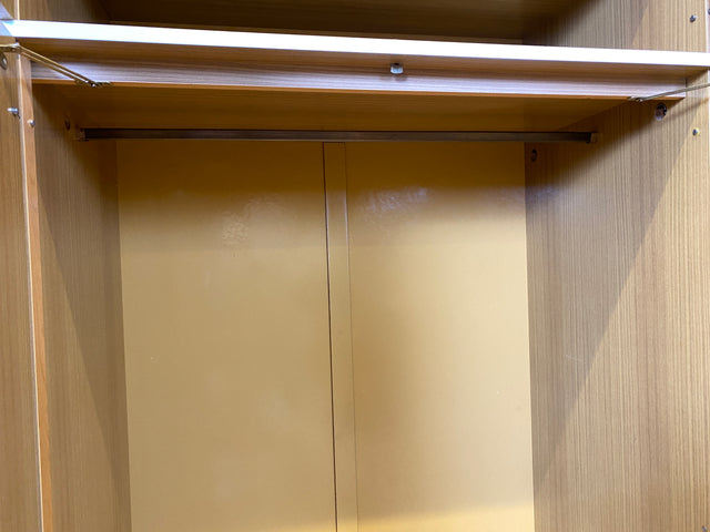 WMK I Retro pur! I Stilvoller und sehr geräumiger weißer 70er Jahre Kleiderschrank mit Aufsatz