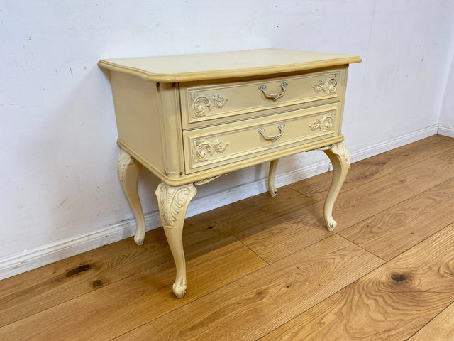 Wunderschöner weißer Chippendale Nachttisch mit Schubladen und Messinggriffen I Nachtkommode Nachtschrank Nachtschränkchen Kommode Beistelltisch Vintage Barock I