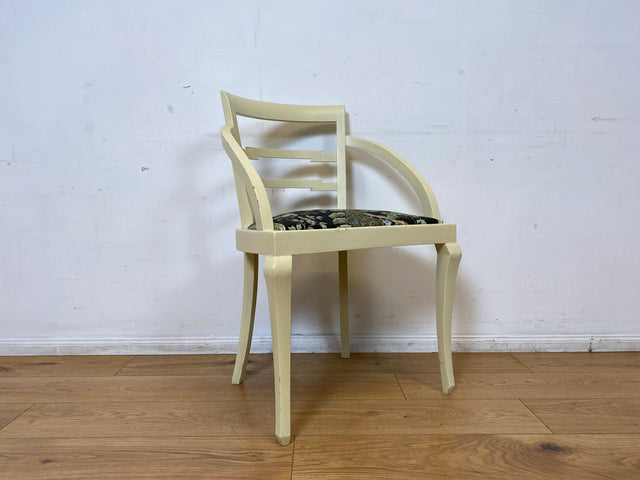 Formschöner und stabiler weißer antiker Armlehnstuhl mit wunderschönem Pfauenstoff I Stuhl Sessel Armchair Schreibtischstuhl Lesestuhl Lesesessel Jugendstil Vintage I