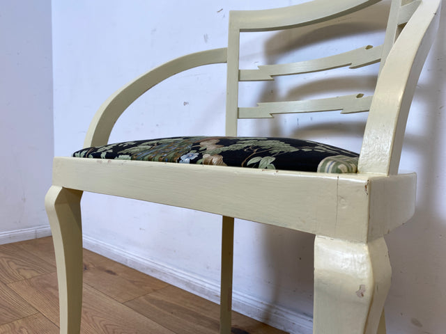Formschöner und stabiler weißer antiker Armlehnstuhl mit wunderschönem Pfauenstoff I Stuhl Sessel Armchair Schreibtischstuhl Lesestuhl Lesesessel Jugendstil Vintage I