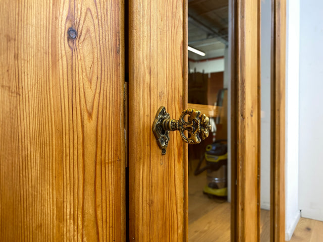 WMK I Eleganter antiker Schrank aus massivem Kiefernholz mit Glastüren & Schublade I Wäscheschrank Kleiderschrank Vitrinenschrank Vitrine Bauernschrank Vertiko Gründerzeit I