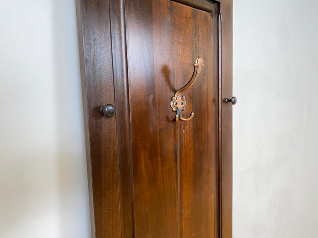 Sehr hübsche dunkelbraune Garderobe im antiken Stil mit Kleiderhaken aus Messing I Flurgarderobe Wandgarderobe Wandpaneel Garderobenleiste Vintage Stilmöbel Kolonialstil I