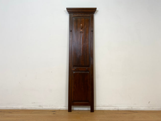 Sehr hübsche dunkelbraune Garderobe im antiken Stil mit Kleiderhaken aus Messing I Flurgarderobe Wandgarderobe Wandpaneel Garderobenleiste Vintage Stilmöbel Kolonialstil I