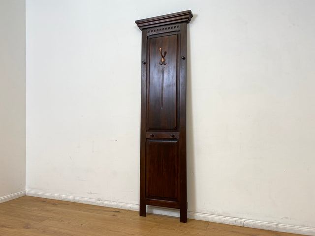 Sehr hübsche dunkelbraune Garderobe im antiken Stil mit Kleiderhaken aus Messing I Flurgarderobe Wandgarderobe Wandpaneel Garderobenleiste Vintage Stilmöbel Kolonialstil I