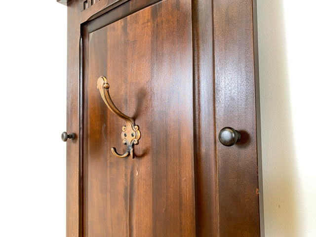 Sehr hübsche dunkelbraune Garderobe im antiken Stil mit Kleiderhaken aus Messing I Flurgarderobe Wandgarderobe Wandpaneel Garderobenleiste Vintage Stilmöbel Kolonialstil I