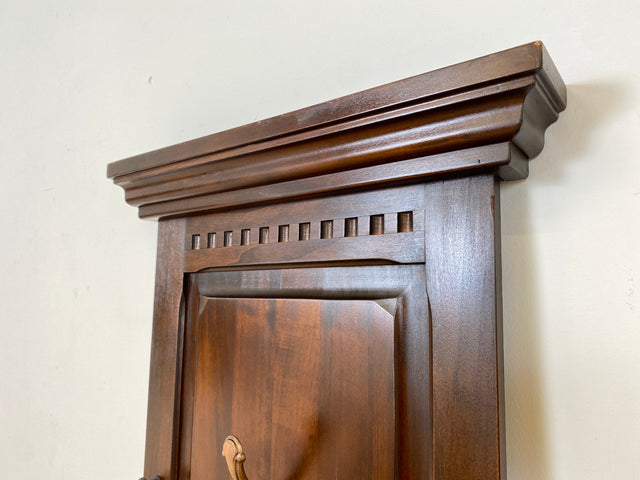 Sehr hübsche dunkelbraune Garderobe im antiken Stil mit Kleiderhaken aus Messing I Flurgarderobe Wandgarderobe Wandpaneel Garderobenleiste Vintage Stilmöbel Kolonialstil I