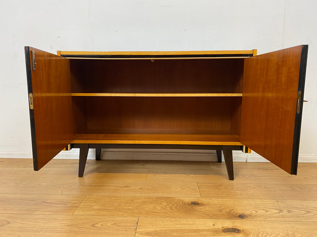 Stilvolles dunkles 60er Jahre Sideboard mit konischen Füßen und Messing Beschlag I Kommode Schrank Wäschekommode Fernsehkommode TV Lowboard Board 50er Rockabilly Vintage I