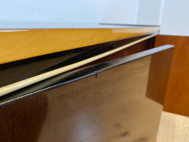 Stilvolles dunkles 60er Jahre Sideboard mit konischen Füßen und Messing Beschlag I Kommode Schrank Wäschekommode Fernsehkommode TV Lowboard Board 50er Rockabilly Vintage I