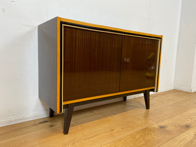 Stilvolles dunkles 60er Jahre Sideboard mit konischen Füßen und Messing Beschlag I Kommode Schrank Wäschekommode Fernsehkommode TV Lowboard Board 50er Rockabilly Vintage I
