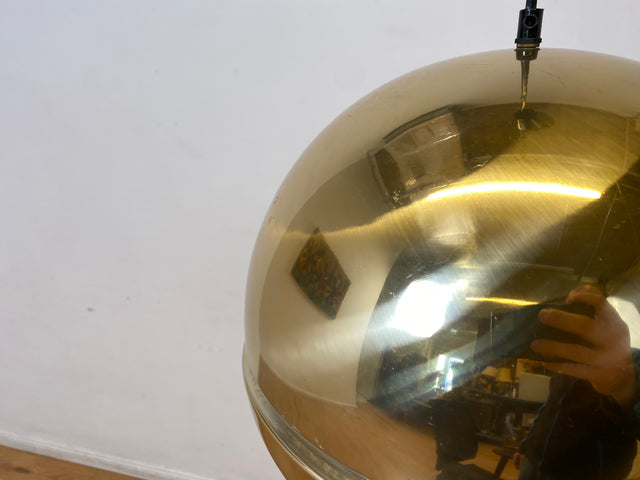 WMK I Seltene goldene skandinavische 70er Jahre Space Age Hängelampe aus Aluminium