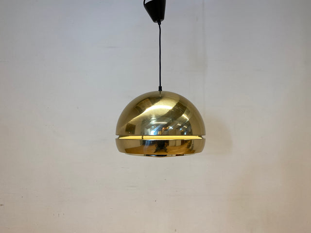 WMK I Seltene goldene skandinavische 70er Jahre Space Age Hängelampe aus Aluminium