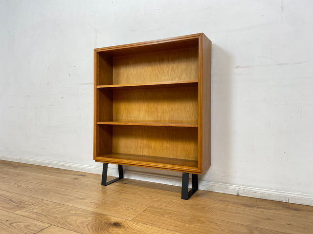 Stilvolles helles Mid-Century Regal , Vollholz, mit verstellb. Regalböden & neuen Metallfüßen I Holzregal Bücherregal Bücherschrank Küchenregal Regalwand Vintage Retro 60er I