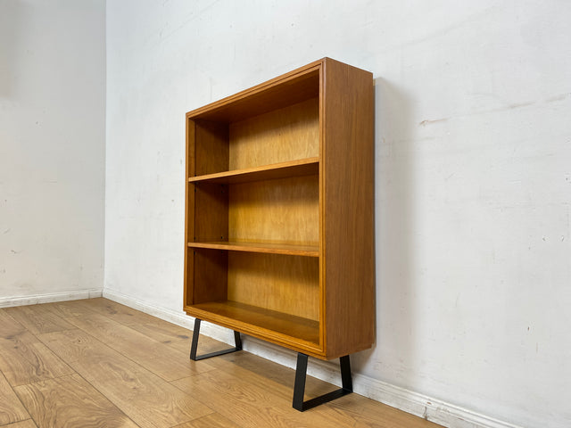 Stilvolles helles Mid-Century Regal , Vollholz, mit verstellb. Regalböden & neuen Metallfüßen I Holzregal Bücherregal Bücherschrank Küchenregal Regalwand Vintage Retro 60er I