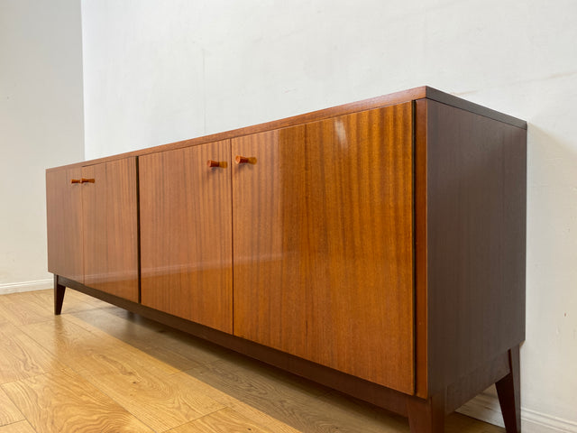 WMK I Elegantes und sehr gut erhaltenes langes Sideboard aus 1970