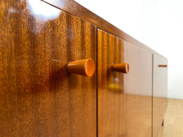 WMK I Elegantes und sehr gut erhaltenes langes Sideboard aus 1970