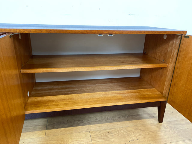 WMK I Elegantes und sehr gut erhaltenes langes Sideboard aus 1970