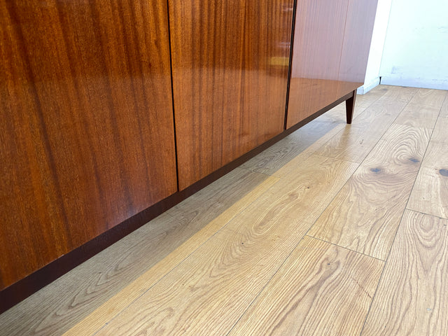 WMK I Elegantes und sehr gut erhaltenes langes Sideboard aus 1970
