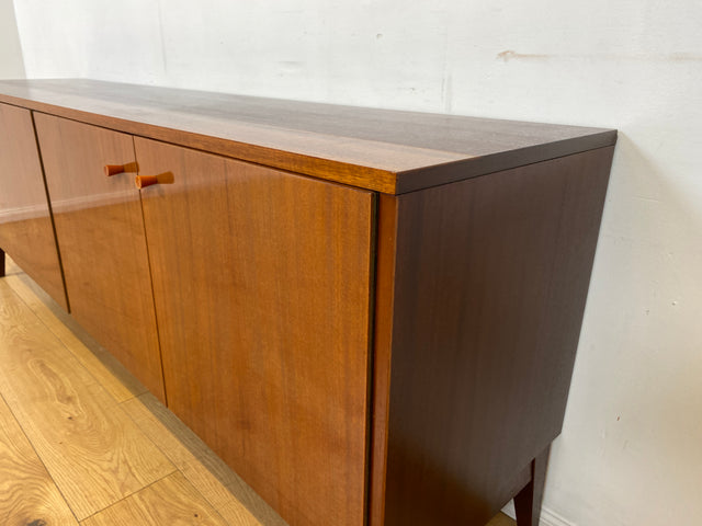 WMK I Elegantes und sehr gut erhaltenes langes Sideboard aus 1970