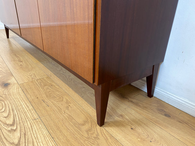 WMK I Elegantes und sehr gut erhaltenes langes Sideboard aus 1970