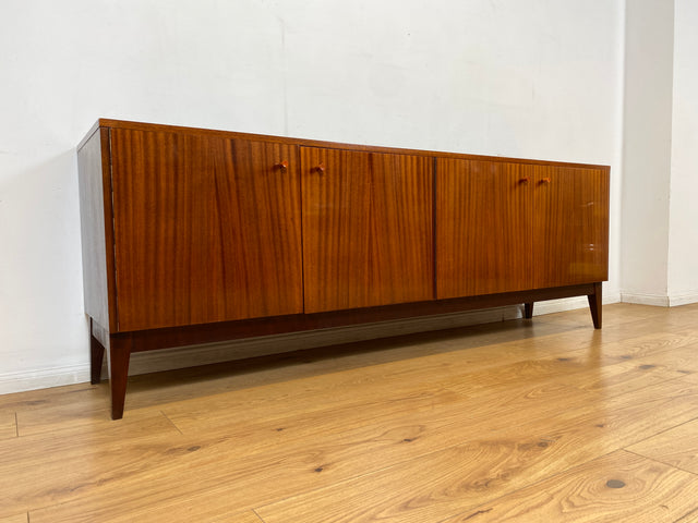 WMK I Elegantes und sehr gut erhaltenes langes Sideboard aus 1970