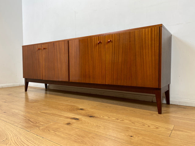 WMK I Elegantes und sehr gut erhaltenes langes Sideboard aus 1970