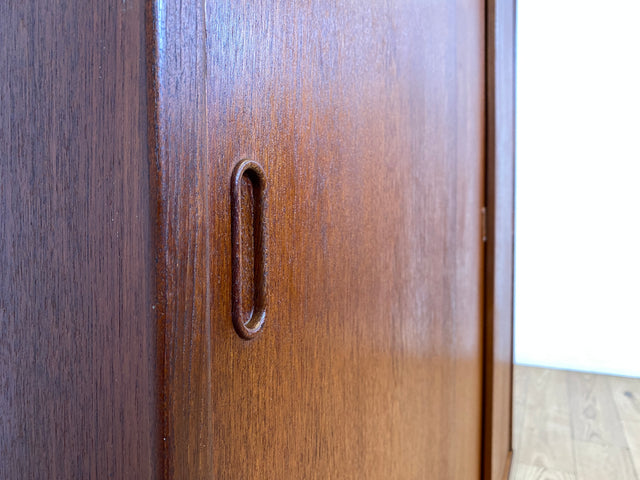 Hochwertiger skandinavische Mid-Century Kleiderschrank mit Schubladen I Vollholz in Teak I Schrank Schlafzimmerschrank Wäscheschrank Wardrobe Danish Design Vintage Teakholz I