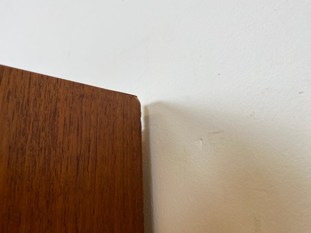 Stilvoller skandinavische Mid-Century Schreibschrank mit ausziehbarer Schreibfläche