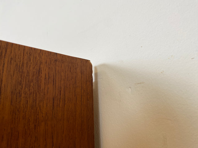 Stilvoller skandinavische Mid-Century Schreibschrank mit ausziehbarer Schreibfläche