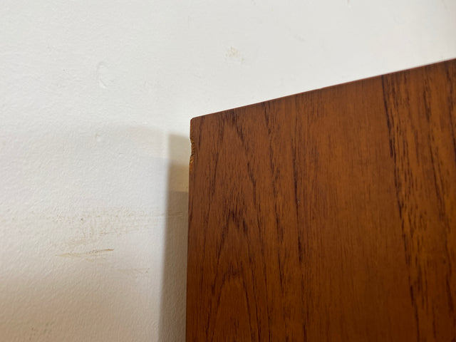 Stilvoller skandinavische Mid-Century Schreibschrank mit ausziehbarer Schreibfläche