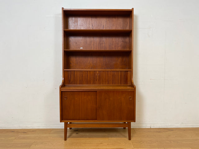 Stilvoller skandinavische Mid-Century Schreibschrank mit ausziehbarer Schreibfläche