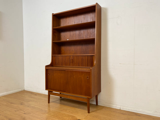 Stilvoller skandinavische Mid-Century Schreibschrank mit ausziehbarer Schreibfläche
