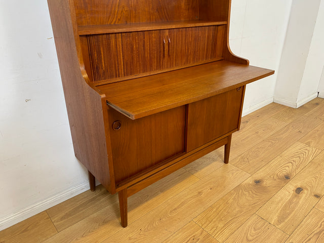 Stilvoller skandinavische Mid-Century Schreibschrank mit ausziehbarer Schreibfläche