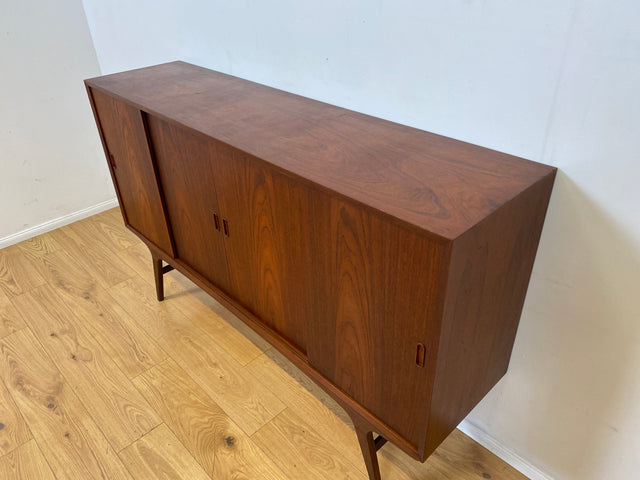 Stilvolles skandinavisches Mid-Century Highboard mit Schiebetüren & Schubladen I Vollholz in Teak I Schrank Sideboard Kommode Barschrank Anrichte Danish Design Vintage 60er