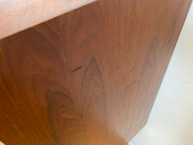 Stilvolles skandinavisches Mid-Century Highboard mit Schiebetüren & Schubladen I Vollholz in Teak I Schrank Sideboard Kommode Barschrank Anrichte Danish Design Vintage 60er