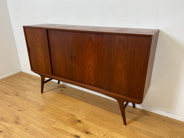 Stilvolles skandinavisches Mid-Century Highboard mit Schiebetüren & Schubladen I Vollholz in Teak I Schrank Sideboard Kommode Barschrank Anrichte Danish Design Vintage 60er