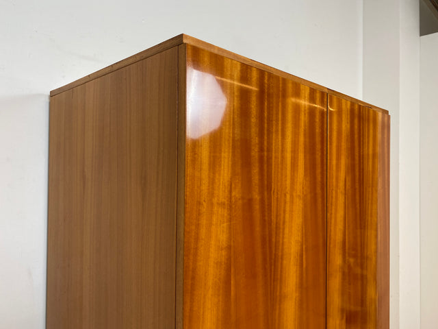 WMK I Das Glanzstück I Perfekt aufgeteilter Mid-Century Kleiderschrank aus 1967 mit Schubladen I Schrank Schlafzimmerschrank Wäscheschrank Wardrobe Vintage Retro 60er 70er I Berlin Leipzig Hamburg