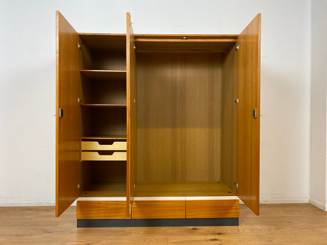WMK I Das Glanzstück I Perfekt aufgeteilter Mid-Century Kleiderschrank aus 1967 mit Schubladen